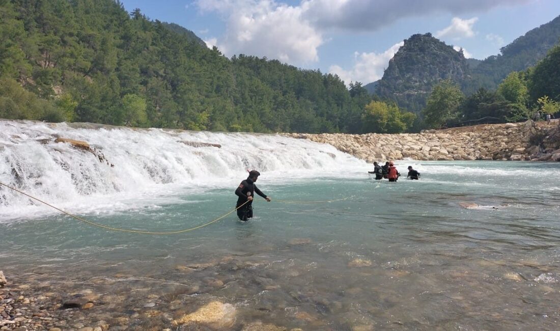 ANTALYA (AA) – Antalya'nın Manavgat ilçesindeki Alara Çayı'na giren kişi,