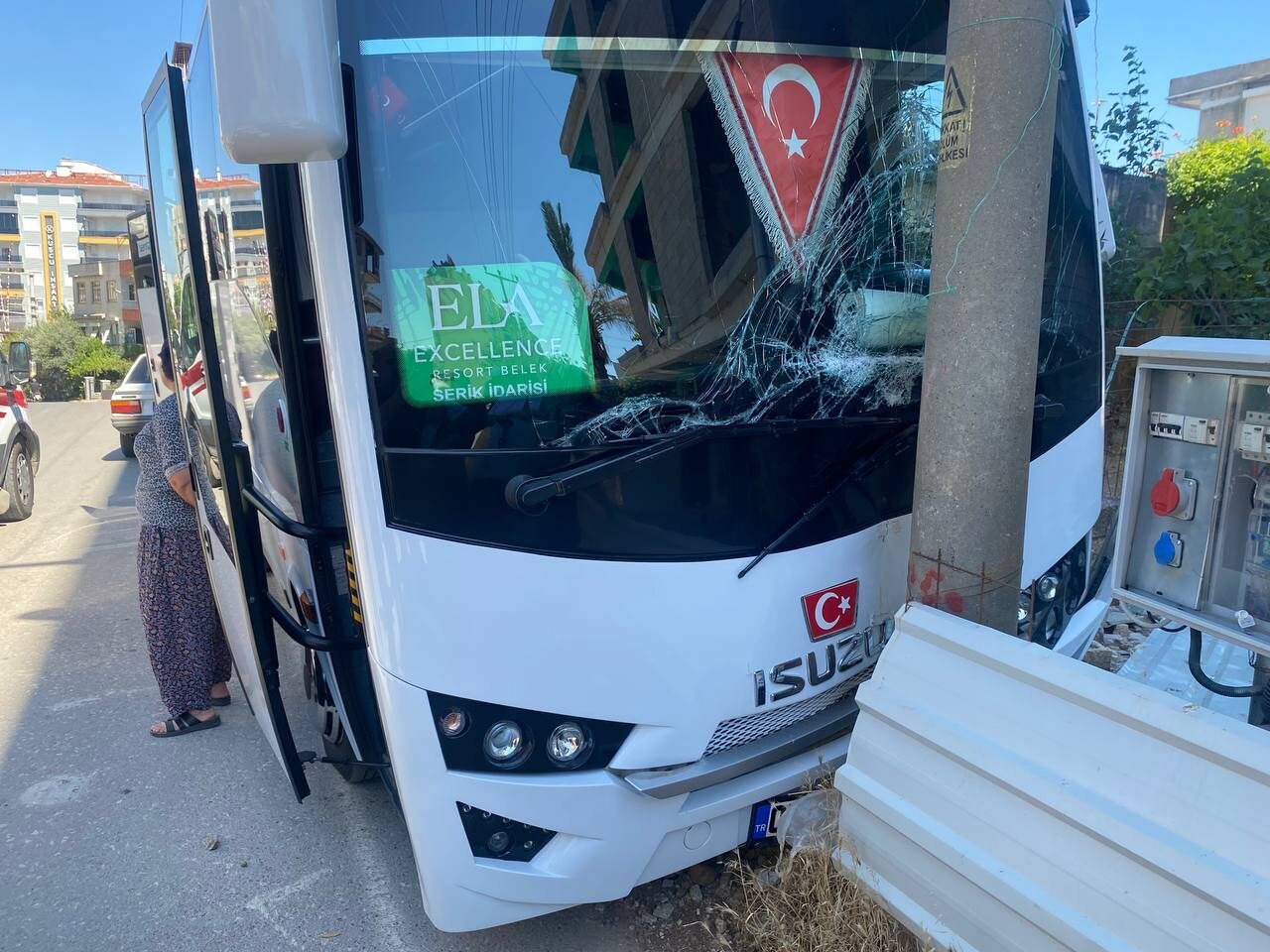 - Sağlık ekipleri, kalp krizi geçirdiği belirlenen sürücüye olay yerinde