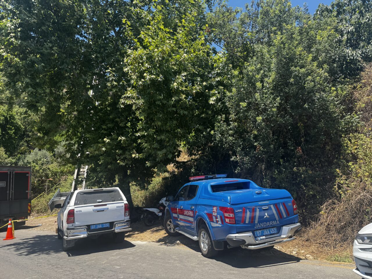 ANTALYA (AA) – Antalya'nın Kemer ilçesinde ev eşyası taşımak için