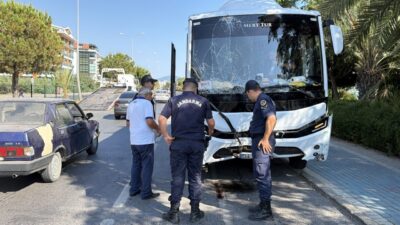 ANTALYA (AA) – Antalya'nın Alanya ilçesinde refüjü aşarak karşı şeride