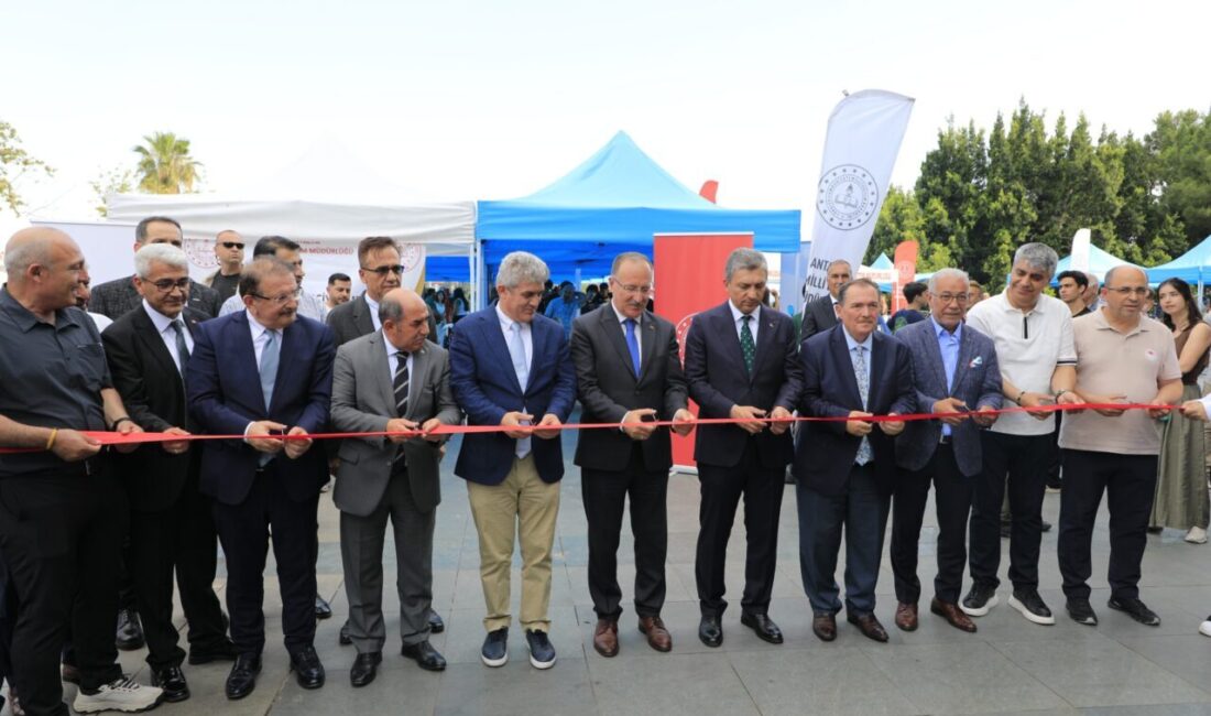ANTALYA (AA) – Antalya Milli Eğitim Müdürlüğünce yürütülen "Mesleğimi Seçiyorum,