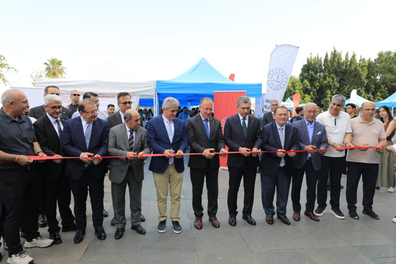 ANTALYA (AA) – Antalya Milli Eğitim Müdürlüğünce yürütülen "Mesleğimi Seçiyorum,