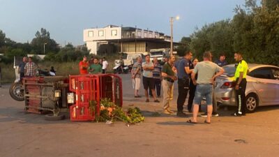 ANTALYA (AA) – Antalya’nın Serik ilçesinde otomobil ile üç tekerlekli