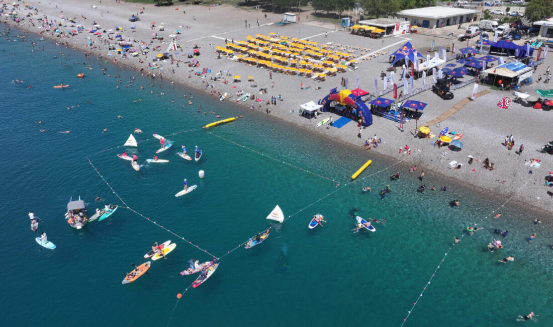 ANTALYA (AA) – Antalya'da Red Bull'un düzenlediği "Tahtada Kal" yarışmasında