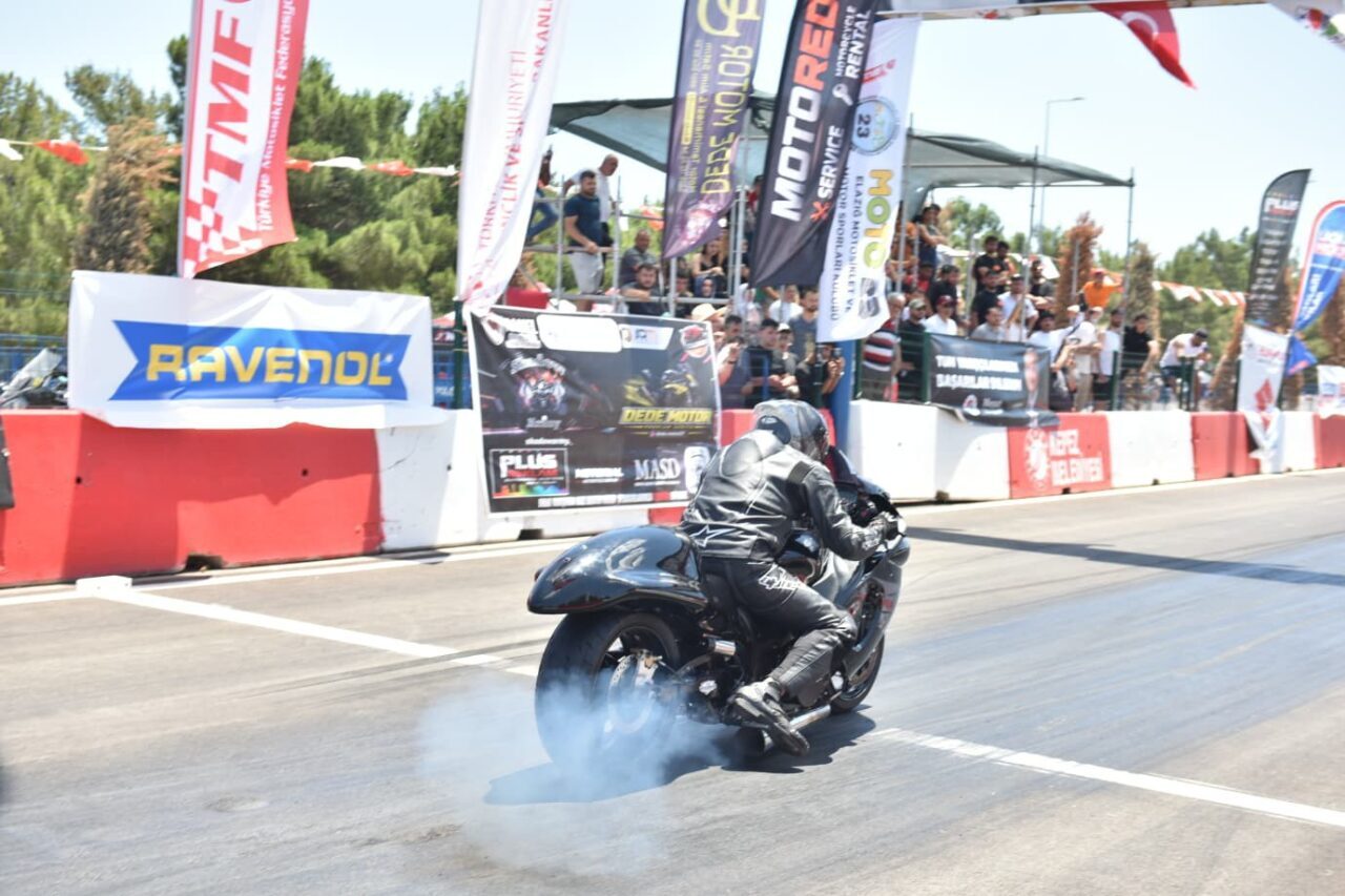 ANTALYA (AA) – Antalya'nın Kepez ilçesinde düzenlenen Türkiye Motodrag Şampiyonası'nın
