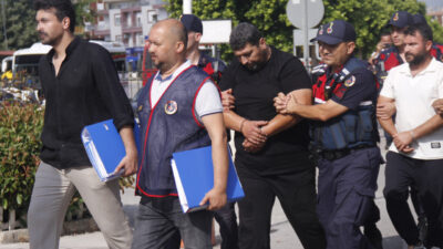 ANTALYA (AA) – Antalya'nın Serik ilçesinde düzenlenen uyuşturucu operasyonunda 9