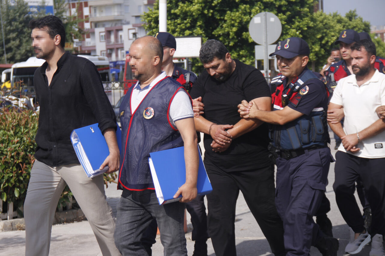 ANTALYA (AA) – Antalya'nın Serik ilçesinde düzenlenen uyuşturucu operasyonunda 9