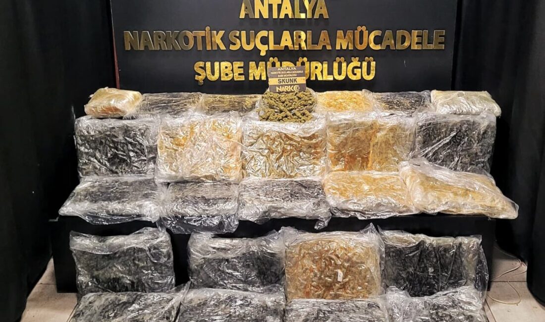 ANTALYA (AA) – Antalya'nın Döşemealtı ilçesinde düzenlenen uyuşturucu operasyonunda gözaltına