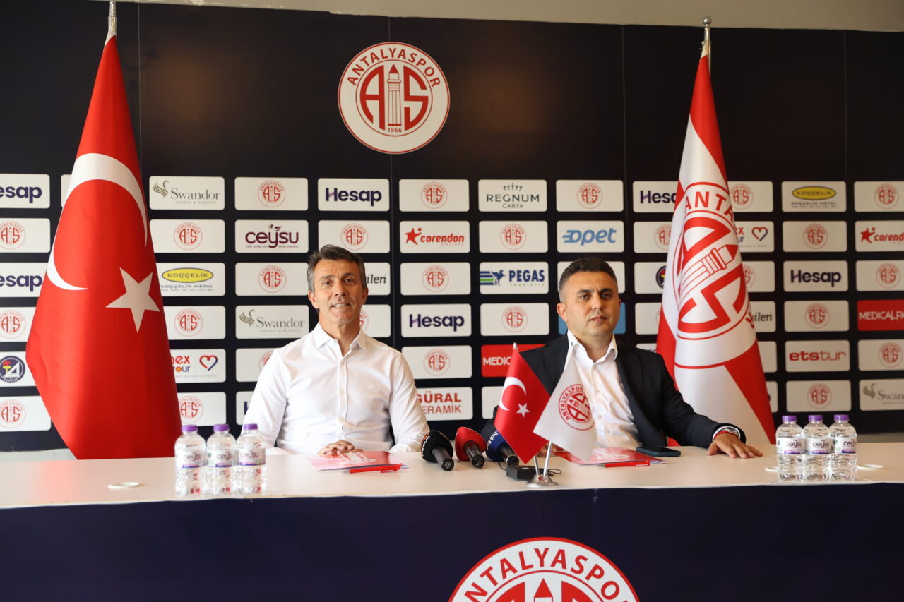 - Kırmızı-beyazlı kulüple 1 yıllığına anlaşan teknik direktör Korkmaz:
"Amacımız Süper