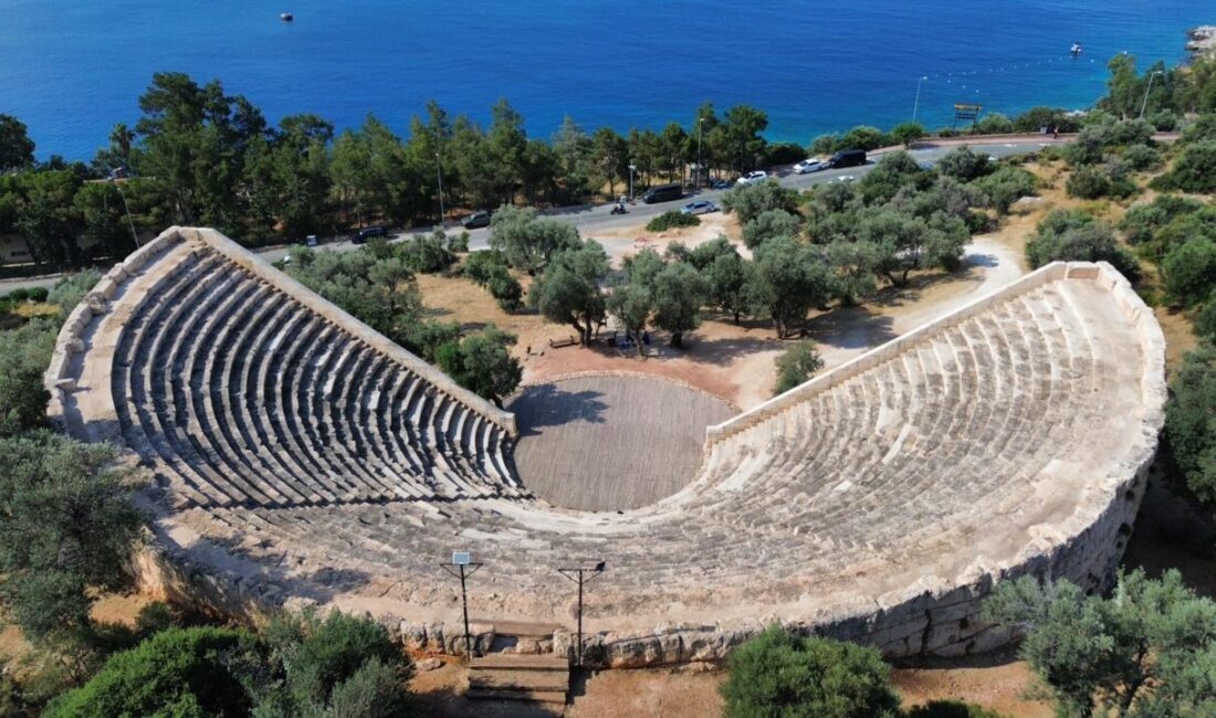 ANTALYA (AA) – Antalya'nın Kaş ilçesinde, yaklaşık 2 bin yıllık