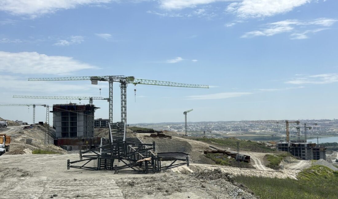 İSTANBUL (AA) – Arnavutköy'de inşaat şantiyesindeki kule vincin devrilmesi sonucu