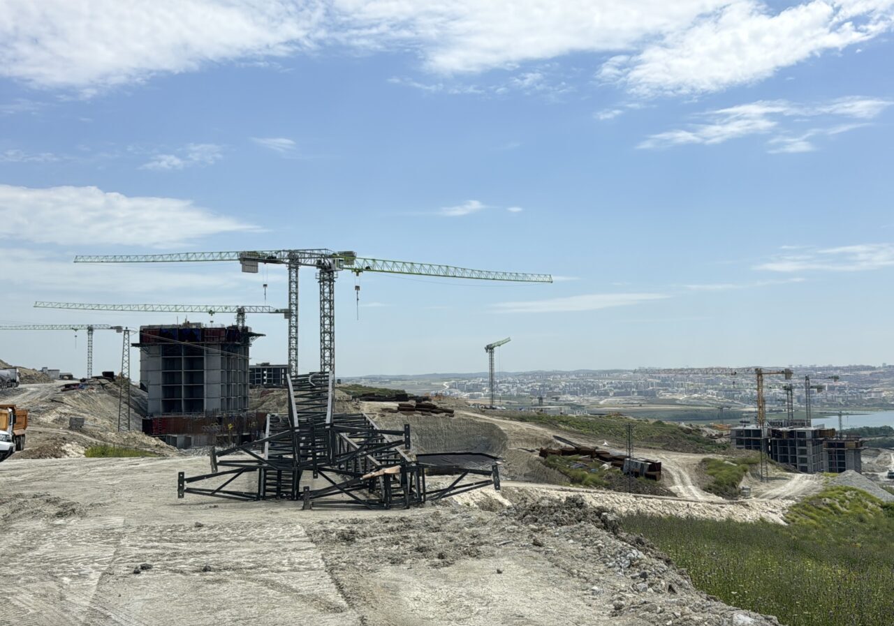 İSTANBUL (AA) – Arnavutköy'de inşaat şantiyesindeki kule vincin devrilmesi sonucu