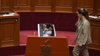 TİRAN (AA) – Arnavutluk Meclisinde oturum, ana muhalefetteki Demokrat Parti