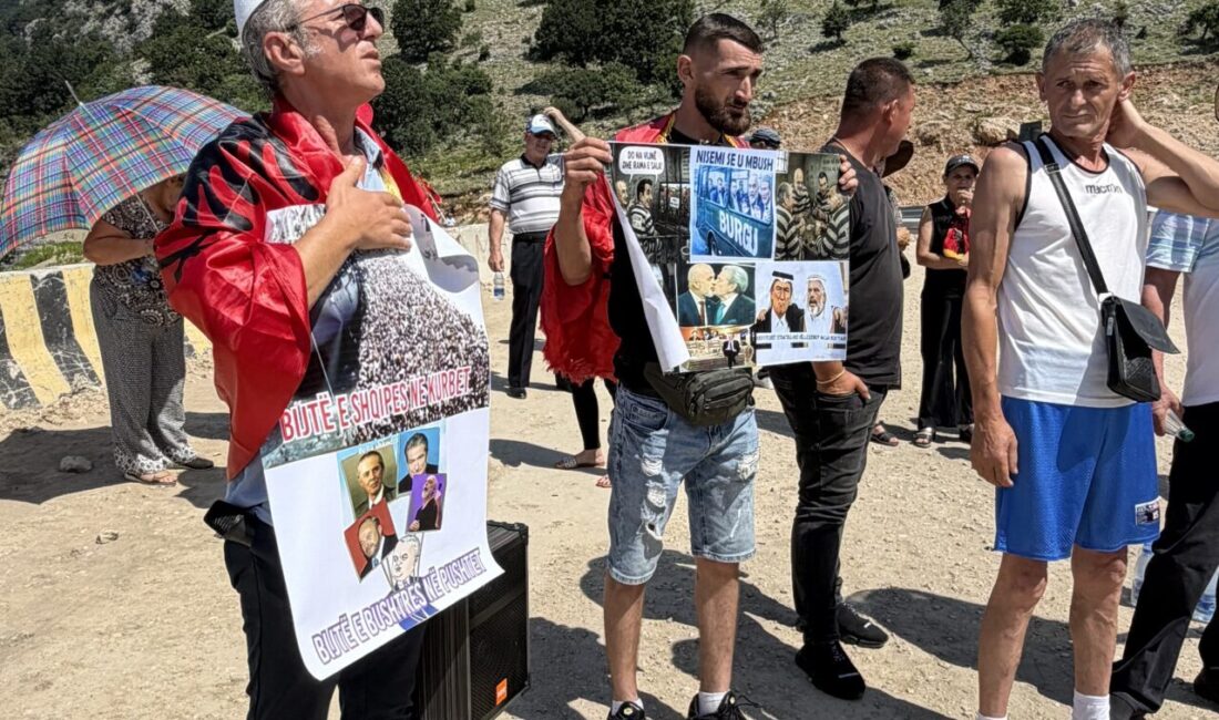 TİRAN (AA) – Arnavutluk'un başkenti Tiran'da, Avlonya (Vlora) kentindeki Zvernec
