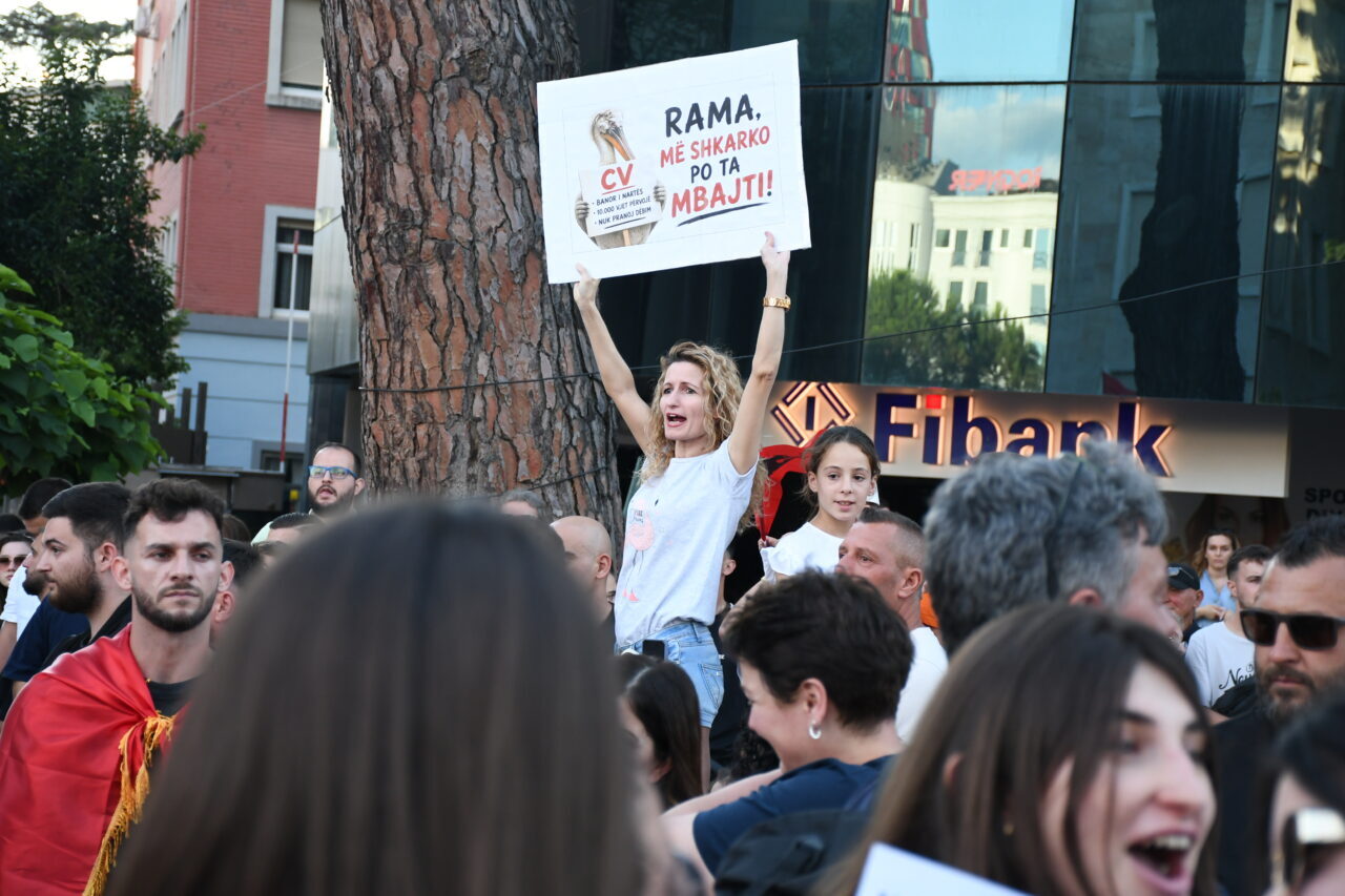TİRAN (AA) – Arnavutluk'un başkenti Tiran'da, Avlonya (Vlora) kentindeki Zvernec