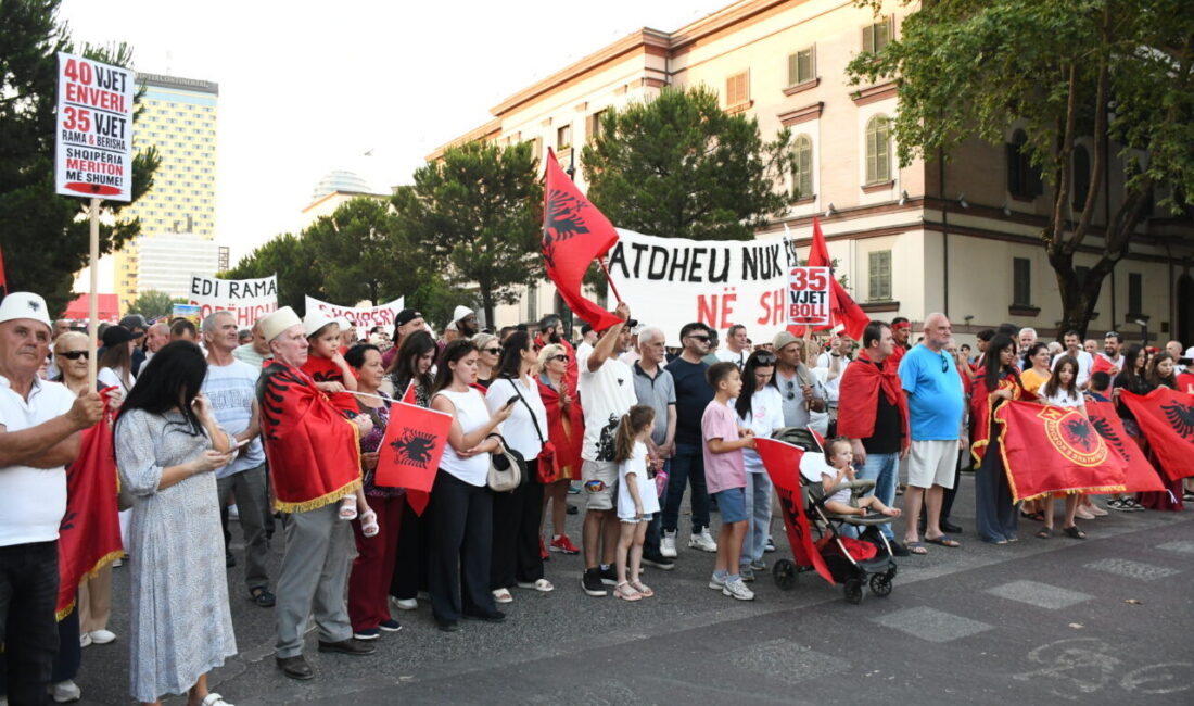 TİRAN (AA) – Arnavutluk'un başkenti Tiran'da, Avlonya (Vlora) kentindeki Zvernec
