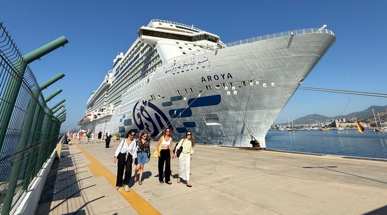 MUĞLA (AA) – Malta bayraklı kruvaziyer "Aroya" ile Muğla'nın Bodrum