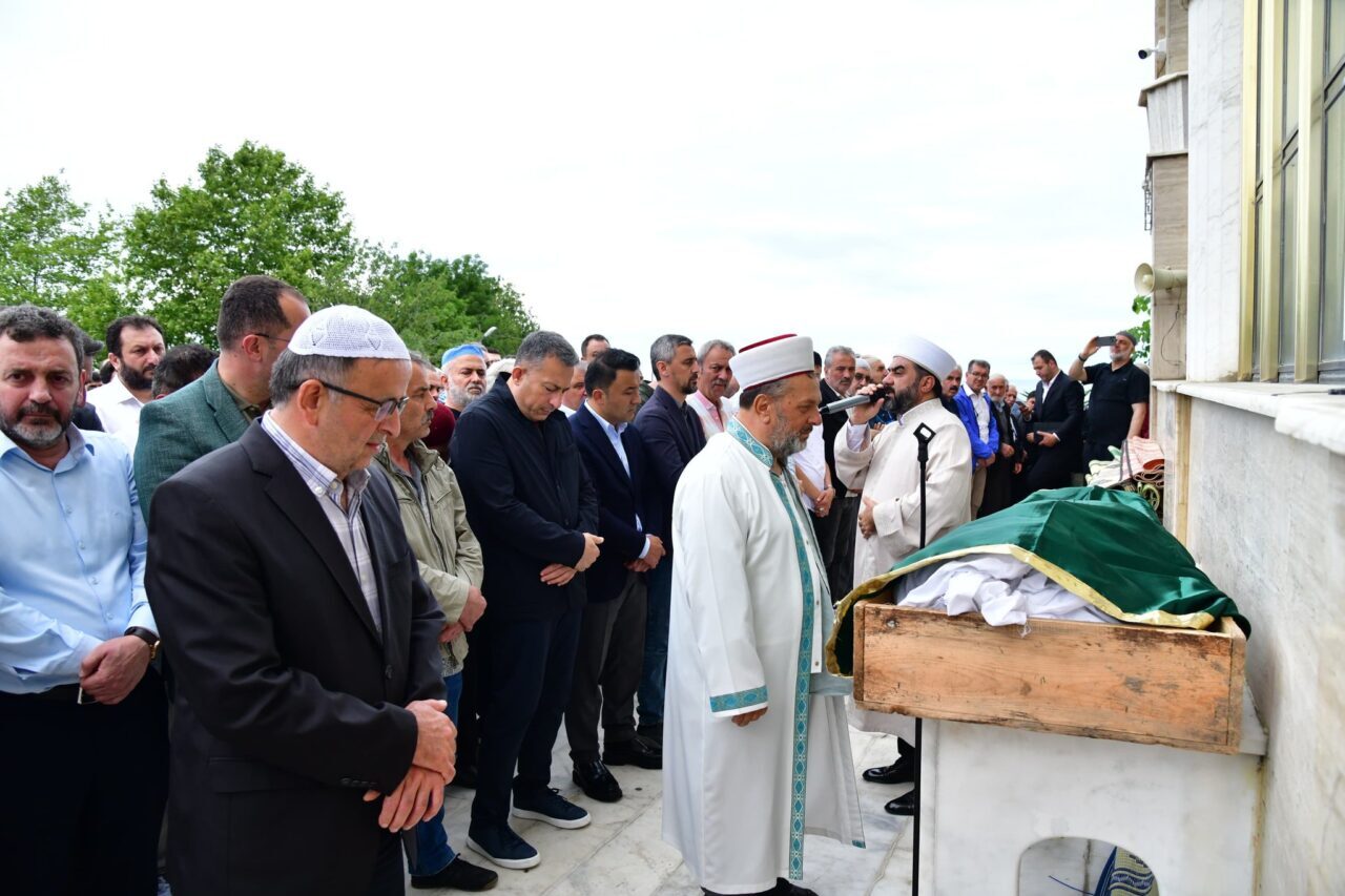 TRABZON (AA) – Artvin'in Arhavi ilçesinde serinlemek için girdiği gölette