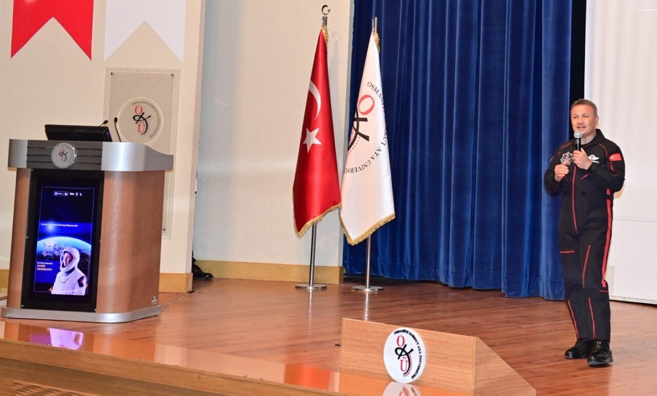 OSMANİYE (AA) – Türkiye'nin ilk astronotu Alper Gezeravcı, Osmaniye'de düzenlenen