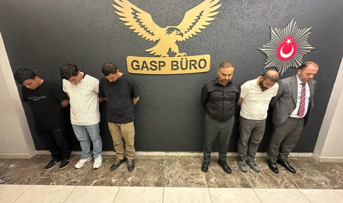 ANKARA (AA) – Afyonkarahisar'da bir alışveriş merkezinde (AVM) kendisini "Cumhur