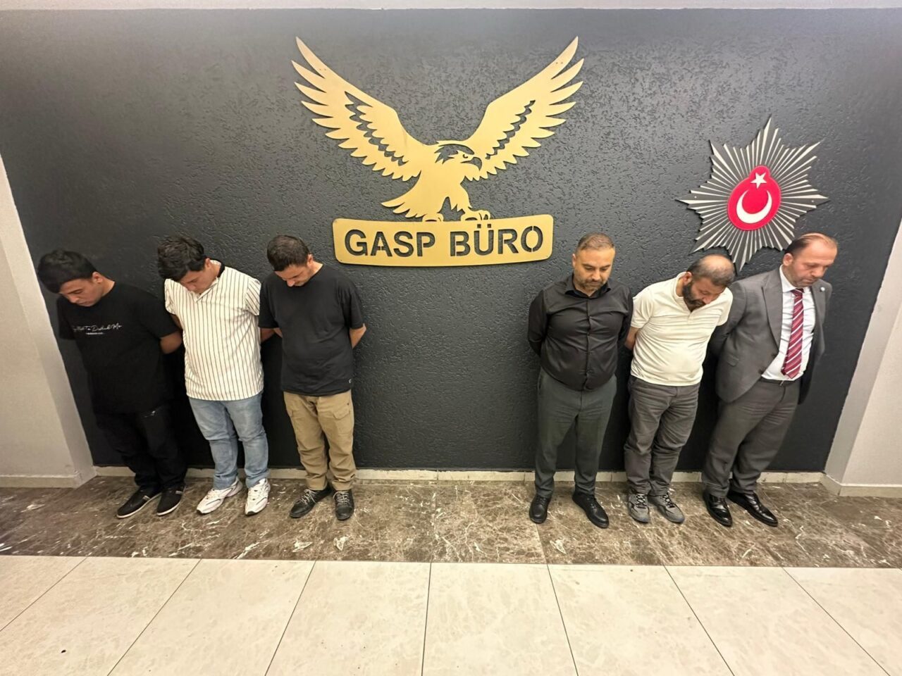 ANKARA (AA) – Afyonkarahisar'da bir alışveriş merkezinde (AVM) kendisini "Cumhur