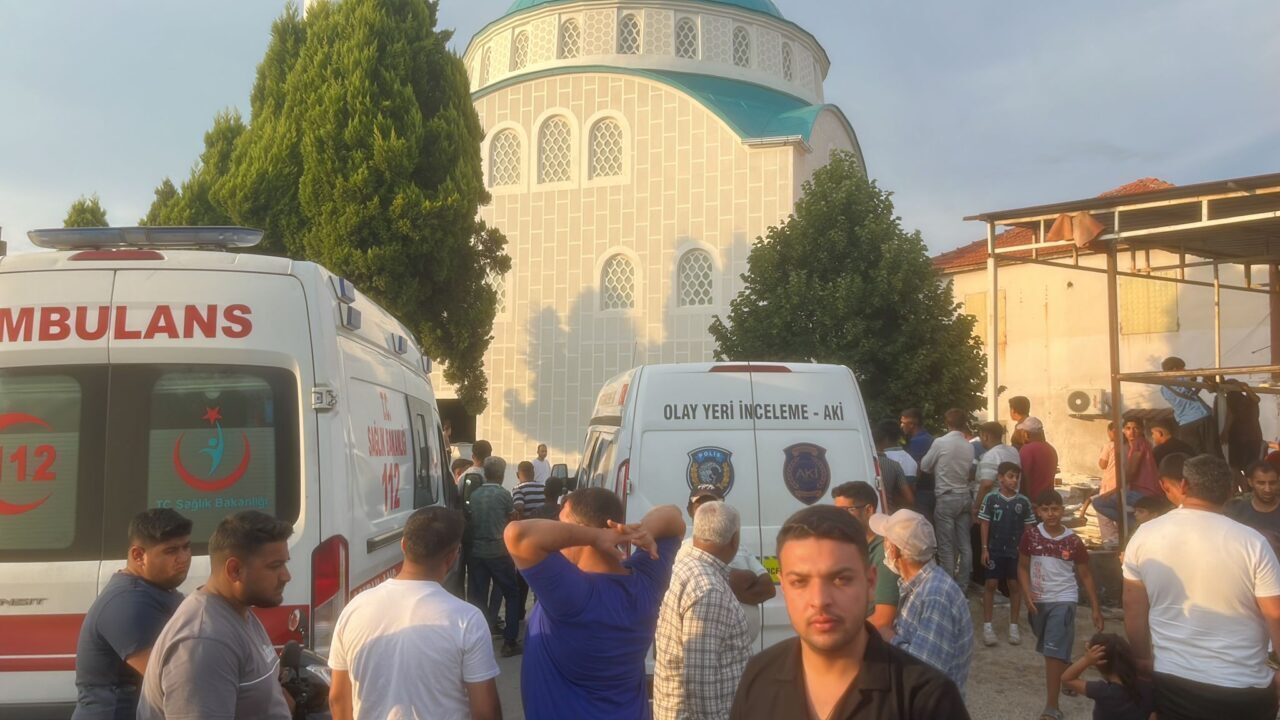 AYDIN (AA) – Aydın'ın İncirliova ilçesinde cami inşaatından düşen 2