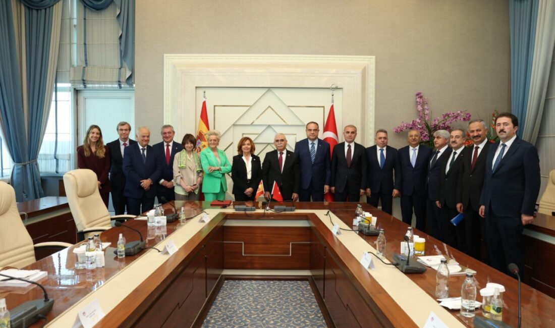 - İki ülke anayasa mahkemeleri arasında işbirliği anlaşması imzalandı