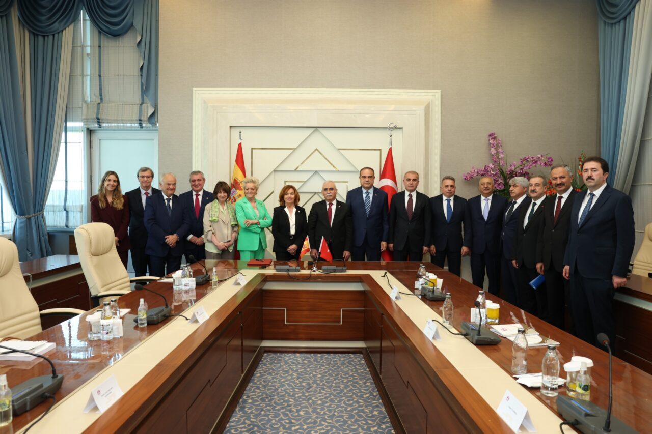 - İki ülke anayasa mahkemeleri arasında işbirliği anlaşması imzalandı