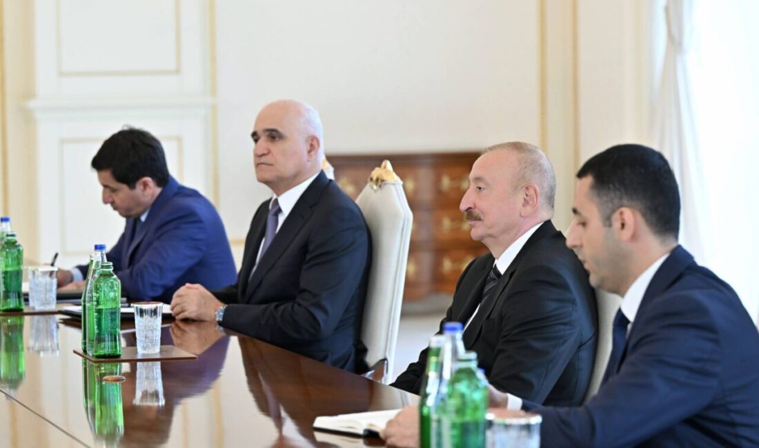 - İlham Aliyev:
- "Arzu ediyorum ki bölgede hiçbir savaş olmasın"
-