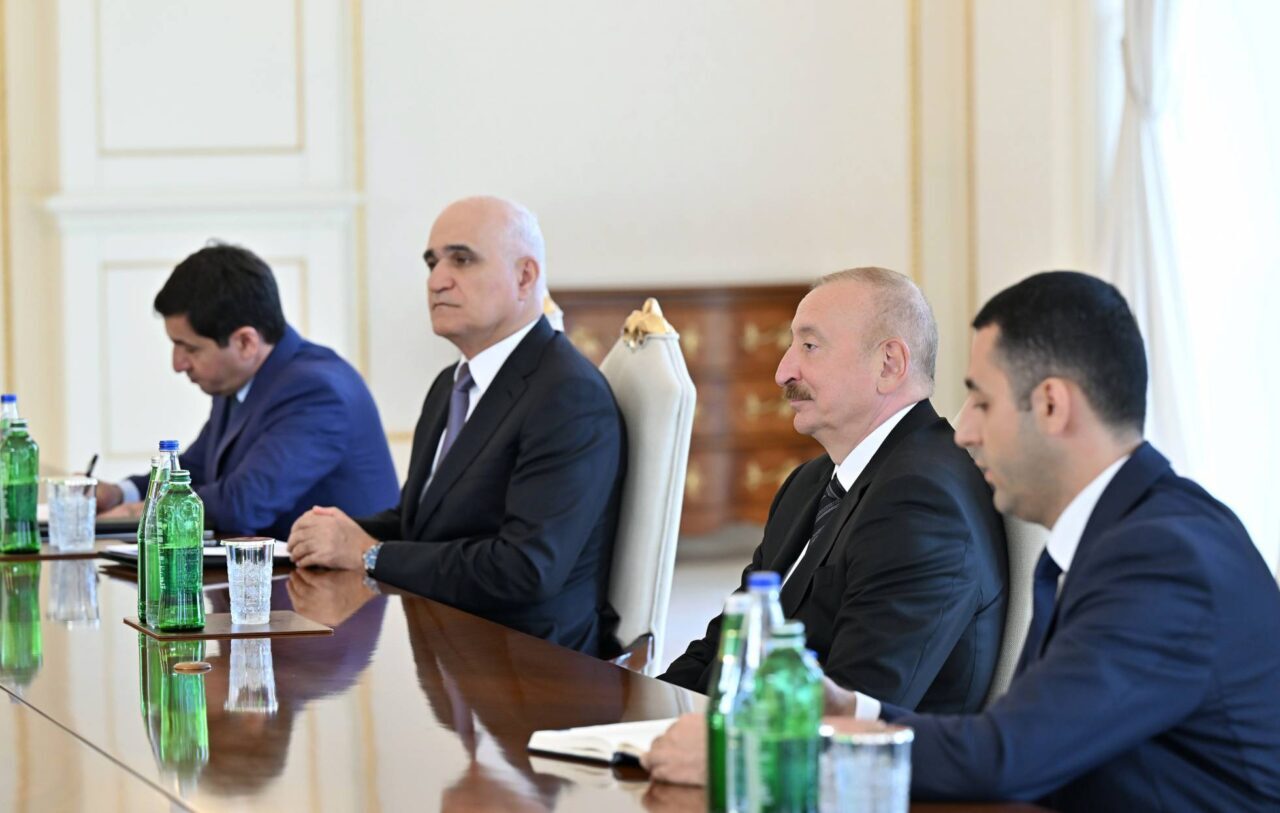 - İlham Aliyev:
- "Arzu ediyorum ki bölgede hiçbir savaş olmasın"
-