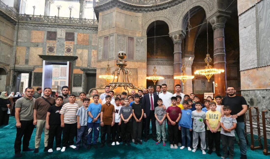 İSTANBUL (AA) – İçişleri Bakanı Mustafa Çiftçi, Ayasofya-i Kebir Cami-i