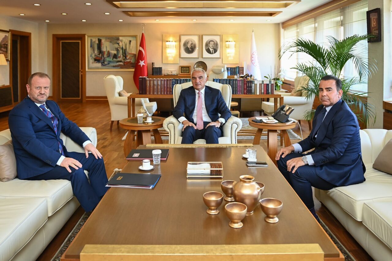 - Görüşmede, yayıncılık alanındaki güncel gelişmeler, yürütülen çalışmalar, sektörün gündemindeki
