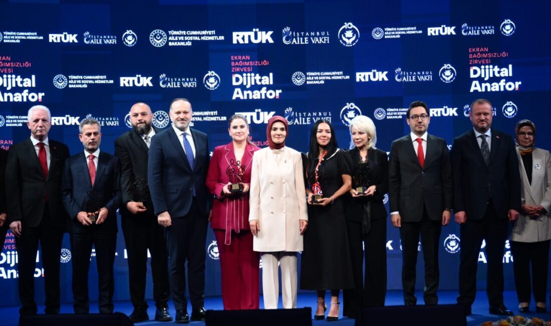 - "Türkiye, dijital kuşatmayı erken fark eden ve bu konuda