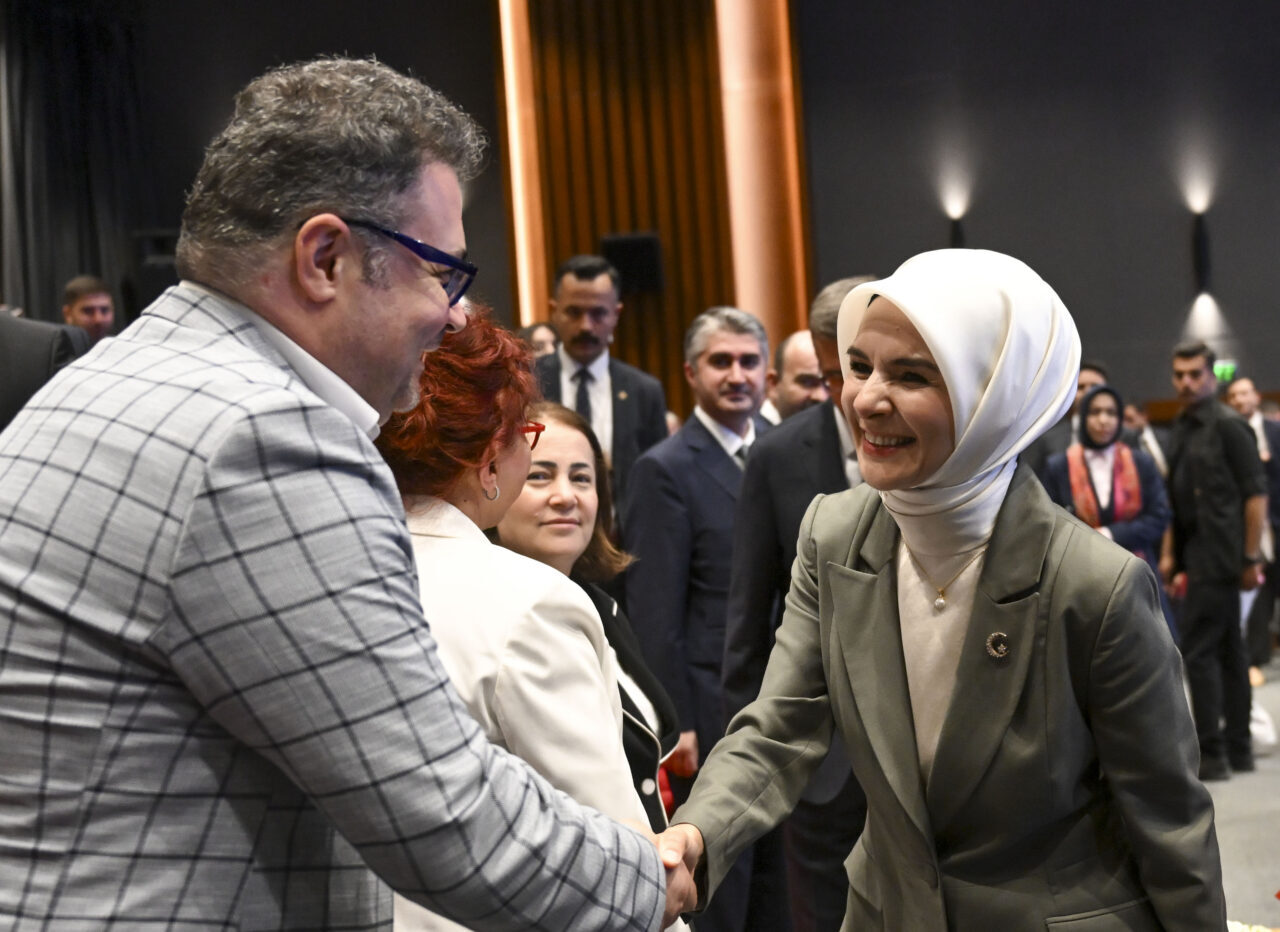 - "Aile değerlerini reyting malzemelerine dönüştüren, kültürümüzü trend listelerine kurban