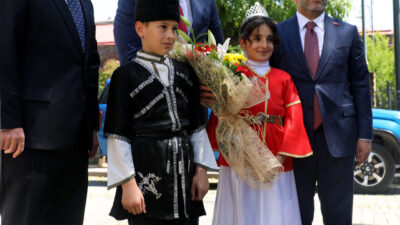 - "Bir taraftan içeride tarihi adımlar atarken, diğer taraftan da