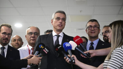 - "Türkiye sağlık sanayisinde artık yavaş yavaş ipuçlarını verdiği başarılara