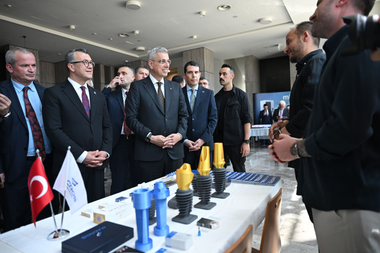 - "Dünyada sınırlı sayıda ülkenin gerçekleştirebildiği yapay zeka destekli endoskopik