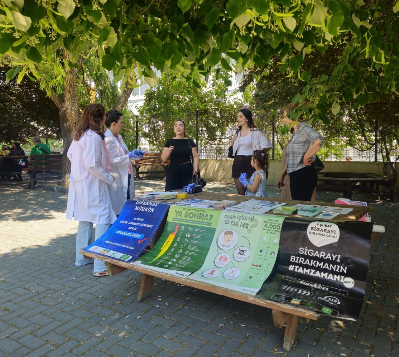 - Dedesinin sigarayı bırakmasına vesile olan 7 yaşındaki Doğa Tezer,