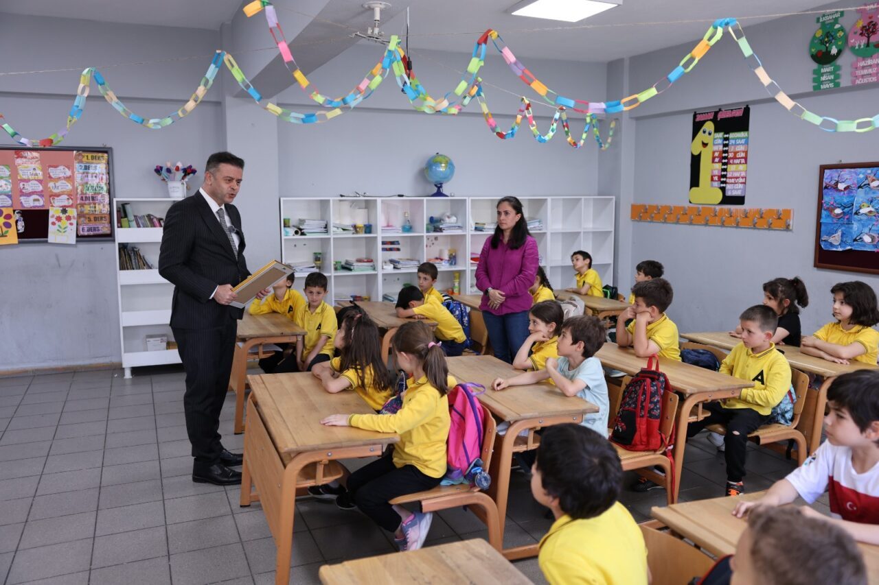ANKARA (AA) – Milli Eğitim Bakanı Yusuf Tekin, kendisine mektup