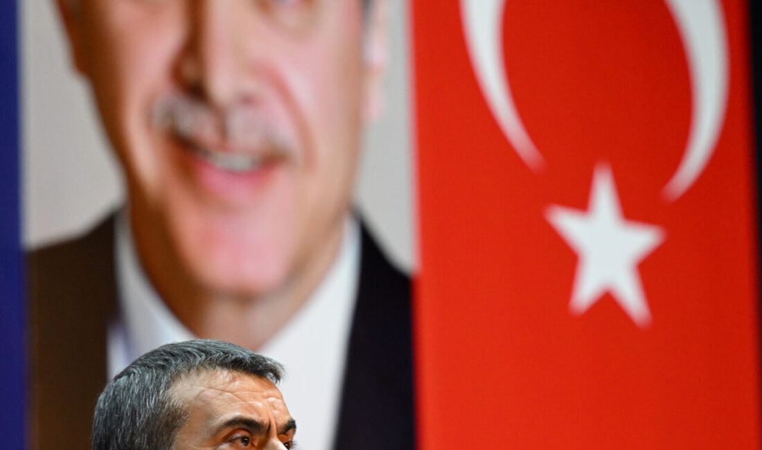 - "Türkiye'de hem eğitim öğretim süreçlerinin önündeki antidemokratik engelleri kaldırıyoruz