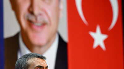 - "Türkiye'de hem eğitim öğretim süreçlerinin önündeki antidemokratik engelleri kaldırıyoruz