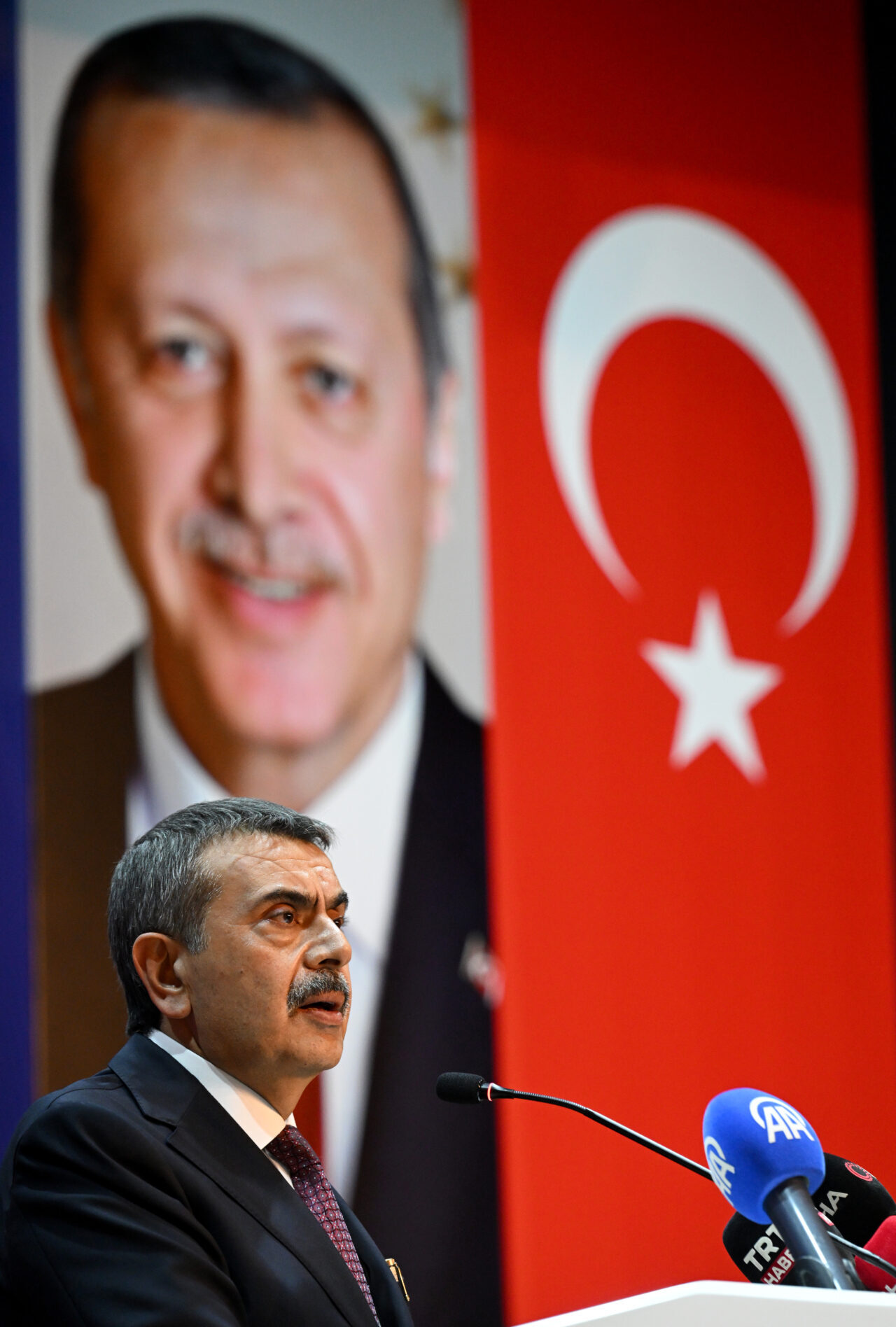 - "Türkiye'de hem eğitim öğretim süreçlerinin önündeki antidemokratik engelleri kaldırıyoruz