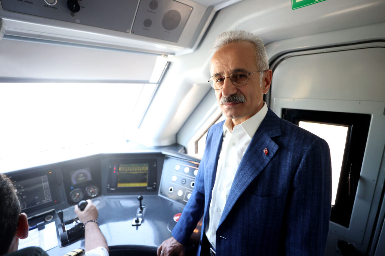 - "Bu hattımız, Türkiye'yi Avrupa demir yolu ağına yüksek standartlarda