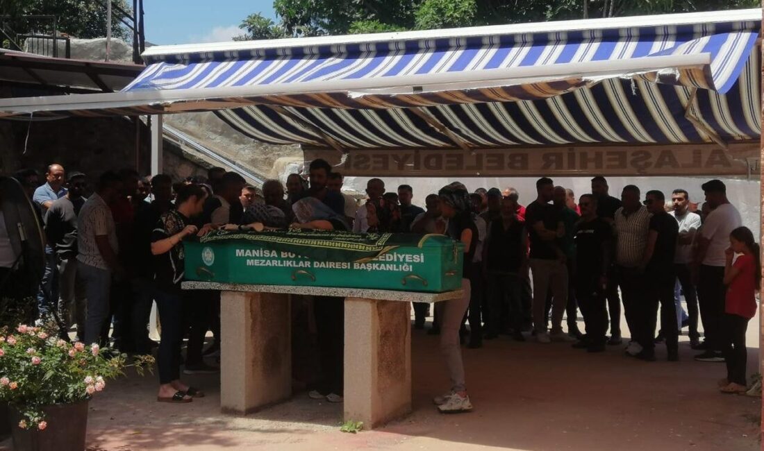 MANİSA (AA) – Balayı tatili için Muğla'nın Fethiye ilçesine giden