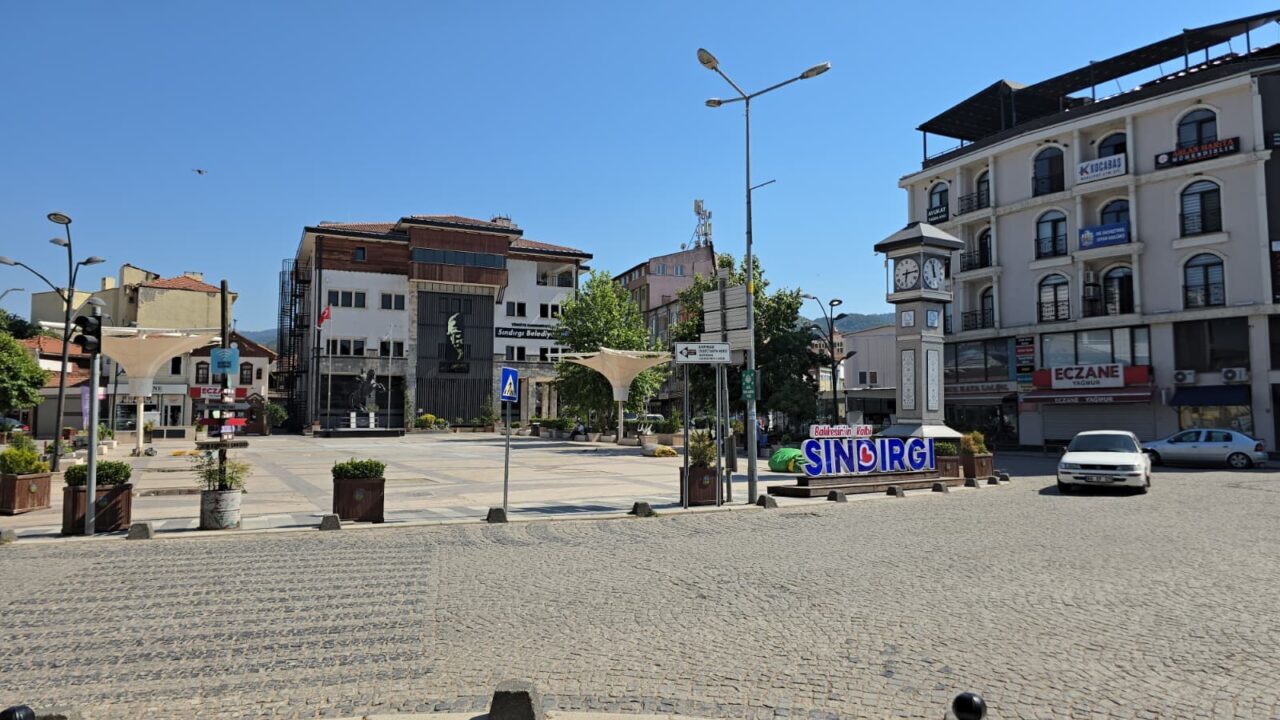ANKARA (AA) – Balıkesir'de saat 15.56'da 4 büyüklüğünde deprem meydana