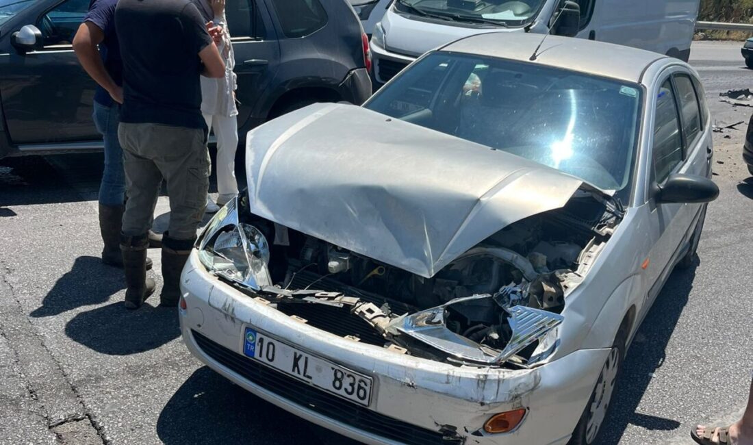 BALIKESİR (AA) – Balıkesir'in Susurluk ilçesinde 6 aracın karıştığı zincirleme