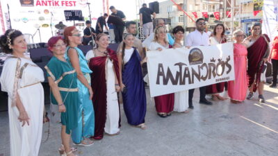 BALIKESİR (AA) – Balıkesir'in Edremit ilçesinde "Antandros 2. Antik Fest"
