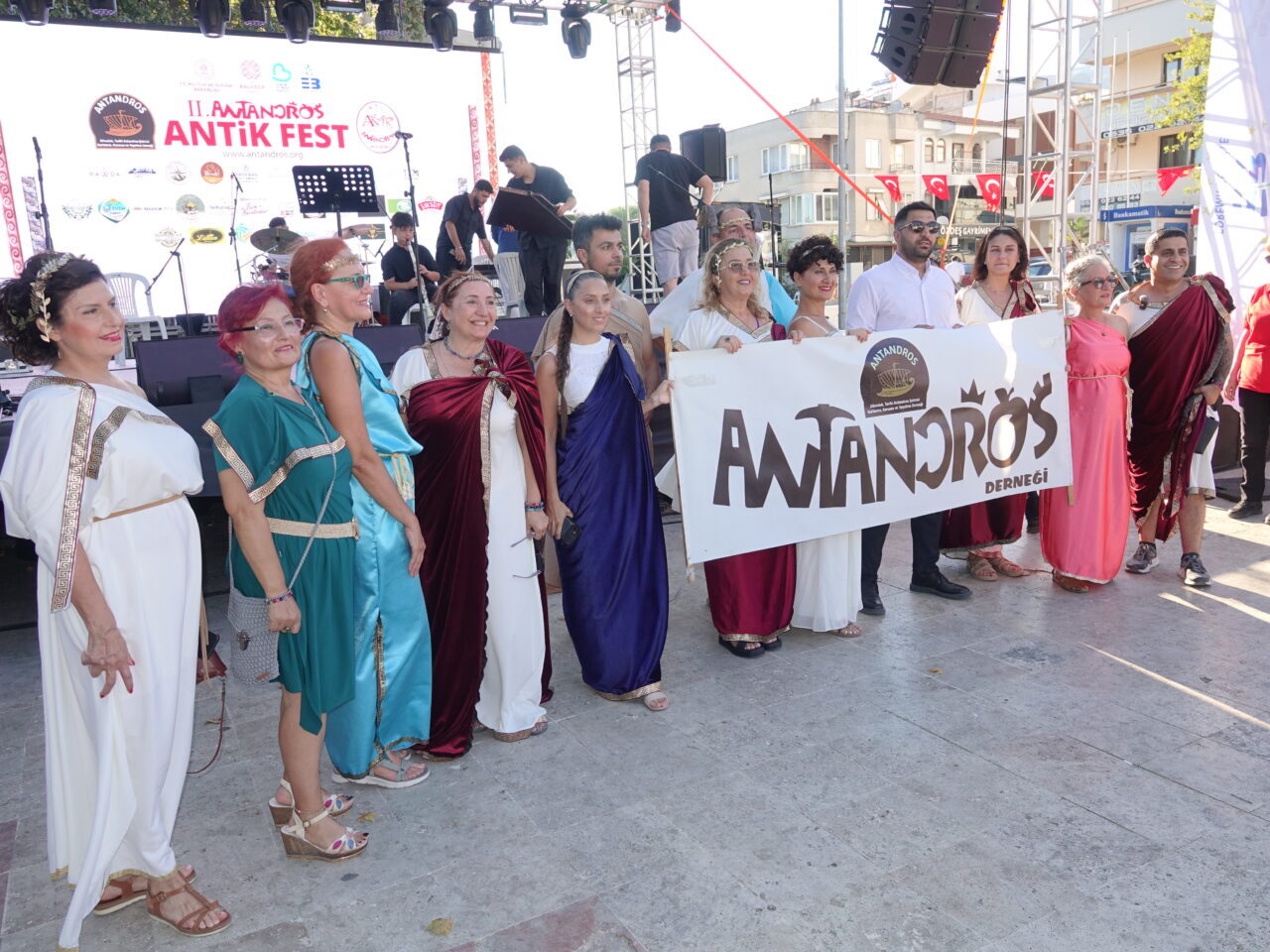 BALIKESİR (AA) – Balıkesir'in Edremit ilçesinde "Antandros 2. Antik Fest"