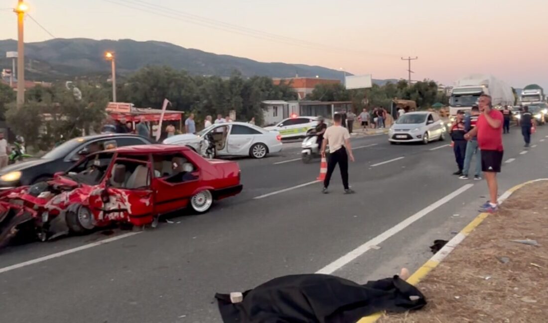 BALIKESİR (AA) – Balıkesir'in Edremit ilçesinde iki otomobilin çarpışması sonucu