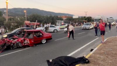 BALIKESİR (AA) – Balıkesir'in Edremit ilçesinde iki otomobilin çarpışması sonucu